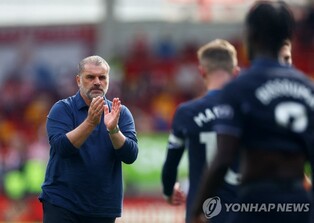 케인 빈자리 느낀 토트넘 포스테코글루 감독 "공격진 산만했다"