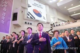 Rival party leaders commemorate Liberation Day