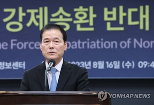 Unification minister calls on Beijing not to repatriate N. Korean defectors staying in China