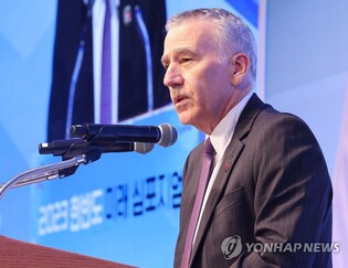 U.S. ambassador to S. Korea to skip trilateral summit over health issue