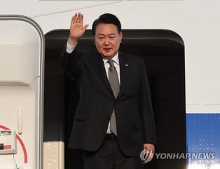 (2nd LD) Yoon departs for U.S. to attend summit with Biden, Kishida