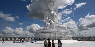 미얀마 군정, 초대형 좌불상 참배에 입장료 징수…"비난 봇물"