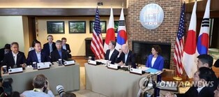 (3rd LD) Yoon, Biden, Kishida commit to immediately consult in event of common threat