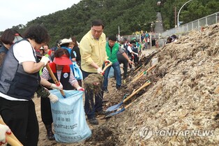 태풍 지나간 일산해수욕장 정화…"울산 조선해양축제 성공 기원"