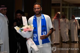 '알힐랄 입단' 네이마르, 사우디 도착…연봉만 2천210억원