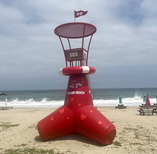 "여기서 한 컷" 동해 추암해변 테트라포드 망루 '눈길'