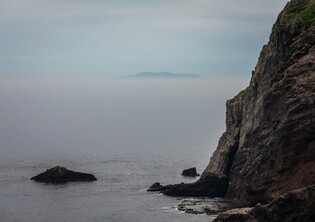 사진이 말한다…흐린 날에도 독도에서 선명하게 보이는 울릉도