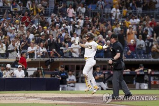 김하성, MLB 첫 만루포…코리안 빅리거 5번째 그랜드슬램(종합)