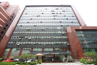 Financial regulator raids KB Kookmin Bank headquarters over employees' profiteering allegations
