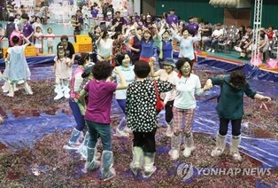 '보랏빛 향연' 영동포도축제 개막…27일까지 열려