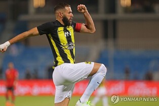 벤제마, 사우디 프로축구 리그서 첫 골…살라흐도 사우디 이적설