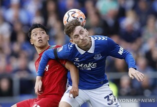 '시즌 첫 선발' 황희찬 전반만 소화…울버햄프턴은 첫승 신고