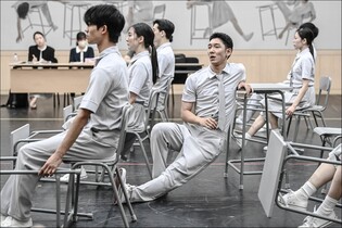 회색 교실을 덮친 학교폭력의 그림자…현대무용 '그리멘토'