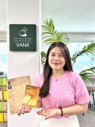 직지 알리는 베트남 대학생 "프랑스가  한국에 직지를 돌려주길"