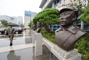 Yoon has never shared his thoughts on relocation of independence fighter's bust: official