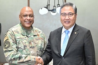 (LEAD) FM, U.S. Strategic Command chief discuss extended deterrence against N. Korea's threats
