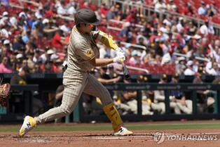 김하성 연이틀 멀티히트…팀은 이틀 연속 끝내기 헌납