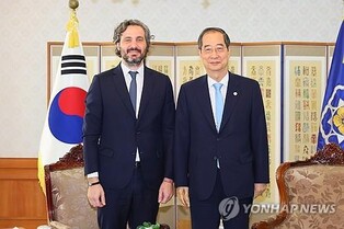 PM discusses stronger trade, investment with Argentina's top diplomat