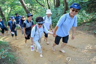 첫발 내디딘 원주 맨발걷기 축제 '성료'…"대표 축제로 도약"