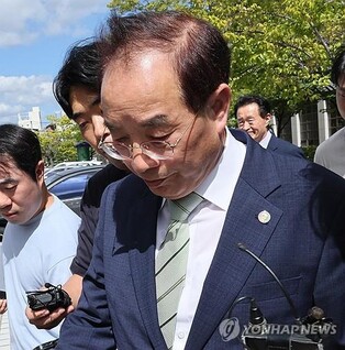 Busan's education chief fined for premature electioneering