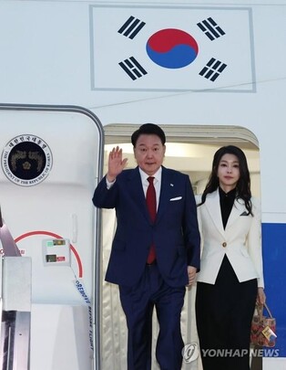 Yoon's approval inches up to 36.7 pct on overseas trip assessment