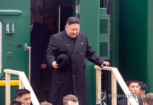 (2nd LD) N. Korean leader's special train appears to have departed for Russia: officials
