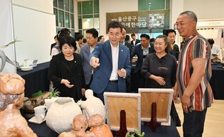울산 중구전통공예한마당 열려…은장도·붓 등 1천여 점 전시