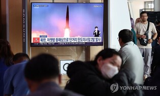 (LEAD) N. Korea fires ballistic missile toward East Sea: S. Korean military