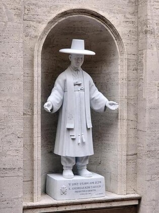 Statue of Korea's first Catholic priest officially unveiled in Vatican