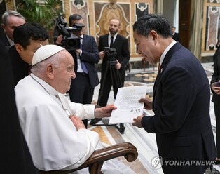 Yoon sends letter to Pope Francis on anniv. of S. Korea-Vatican relations