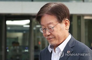 Prosecutors request arrest warrant for Lee over development, N.K. remittance scandals