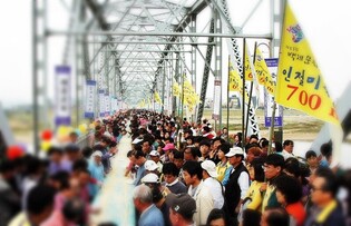 인절미 본향 공주서 시민·관광객 1천624ｍ 인절미 만들기 도전