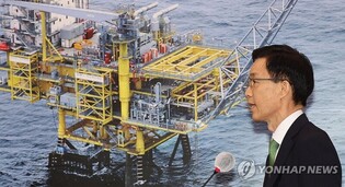 (LEAD) New industry minister vows efforts to boost exports, nuclear power industry