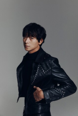 Actor Gang Dong-won brings his easy charm, elegance to 'Dr. Cheon and Lost Talisman'