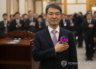 Supreme Court shifts to acting leadership for 1st time in 30 yrs