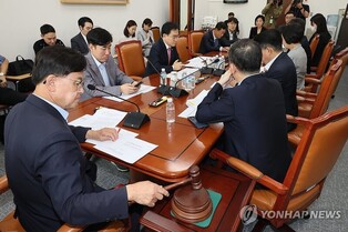 Parliamentary committee passes resolution denouncing Japan's controversial textbooks