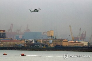 (LEAD) Two rescued after armored vehicle submerges during test run