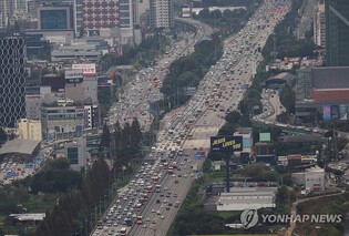 Traffic jammed on highways ahead of extended Chuseok holiday