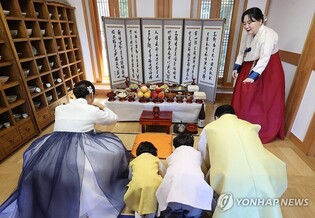"차례는 명절 아침 맏손자 집에서?"…50년째 남아있는 법령