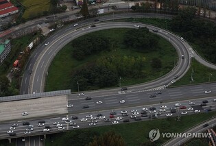 Traffic jam expected to ease late Thu., 1st day of Chuseok holiday