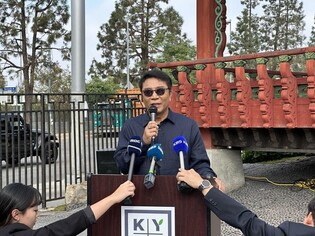 이수만 "K팝 팬들에게 보답해야 할 때…나무 심어 산소로"