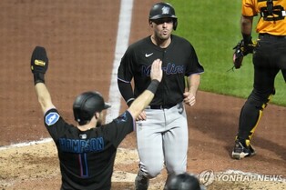 MLB 마이애미, 피츠버그에 역전승…샌디에이고 PS 탈락 확정