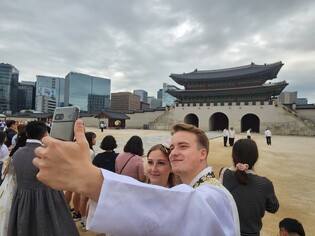 황금연휴 나들이객이 점령한 서울…외국 관광객도 북적