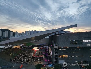 "영화의 가을 바다로 떠나요" 제28회 부산국제영화제 개막(종합)