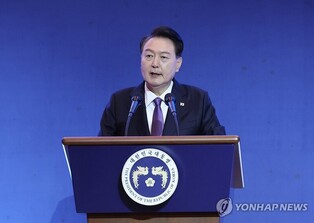 Yoon vows to widen playing field for overseas Koreans