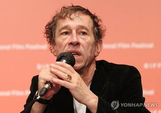 '더 비스트' 감독 "배우 레아 세두의 다큐멘터리 같은 영화"