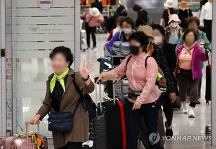 (LEAD) 192 S. Koreans return home from Israel after Hamas attack