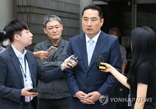 Lawyer Kang Yong-seok gets suspended jail sentence for election law violations