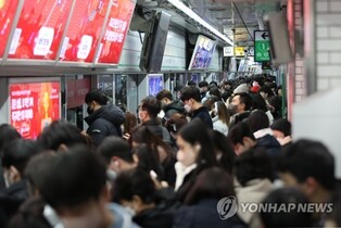 Unionized workers of Seoul subway operator to complete voting for strike next month