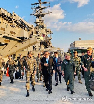 FM visits USS Ronald Reagan aircraft carrier in Busan